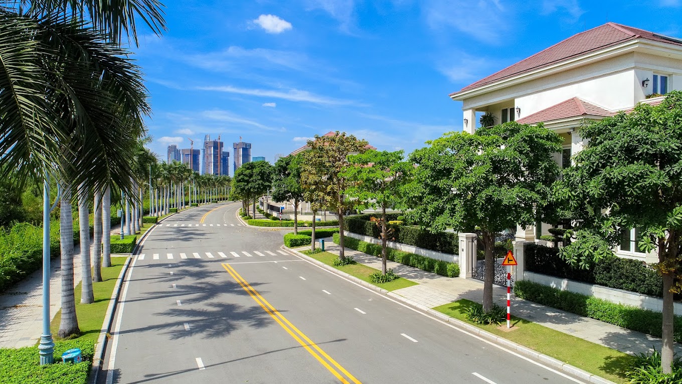 Sala villa area is a Compound villa area, with strict security 24/7. Outsiders who want to enter must have an appointment with the homeowner.