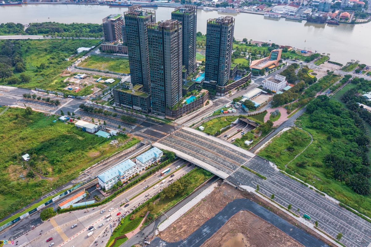 Next to it is Thu Thiem tunnel and the Empire City project