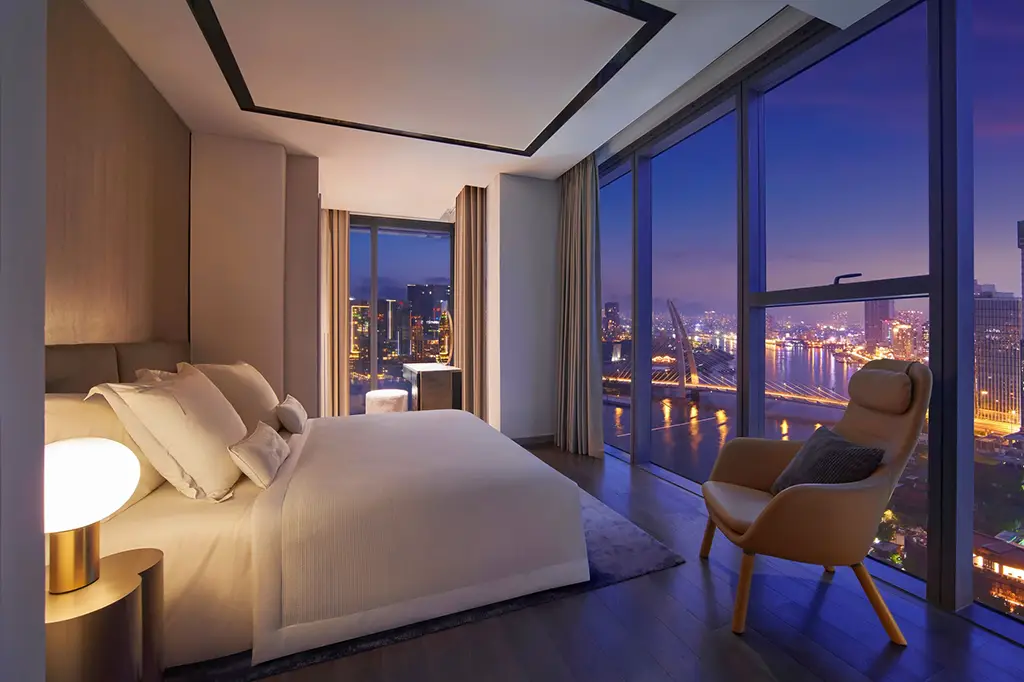 Marriott luxury apartment with million-dollar view