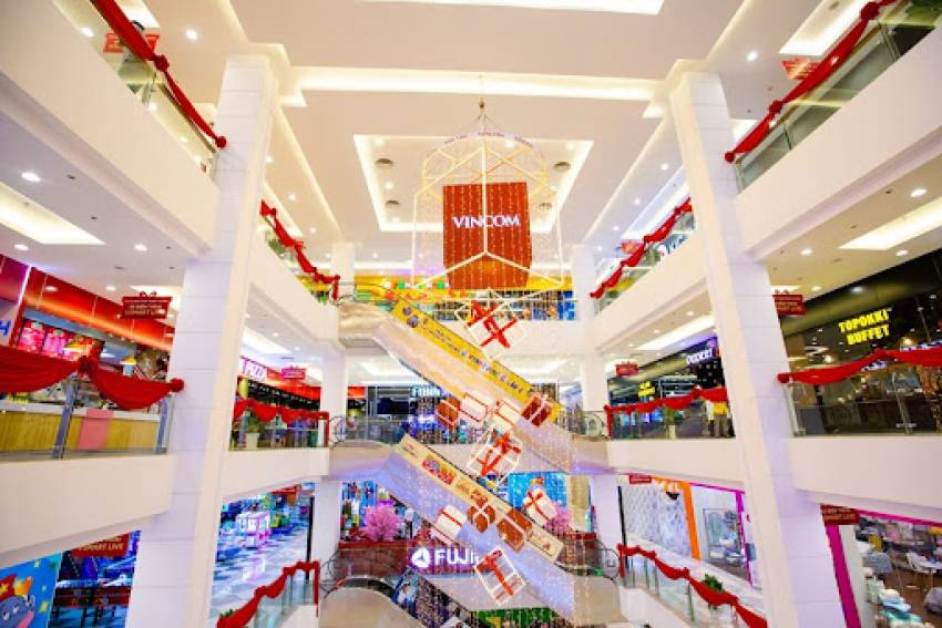 Vincom+ has a moderate area so families do not have to move much