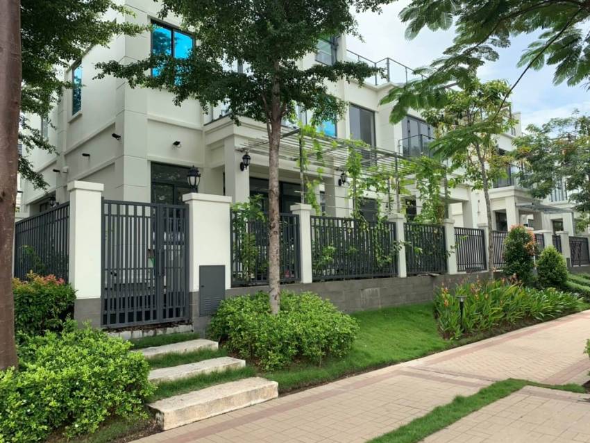 Single villa creates private space