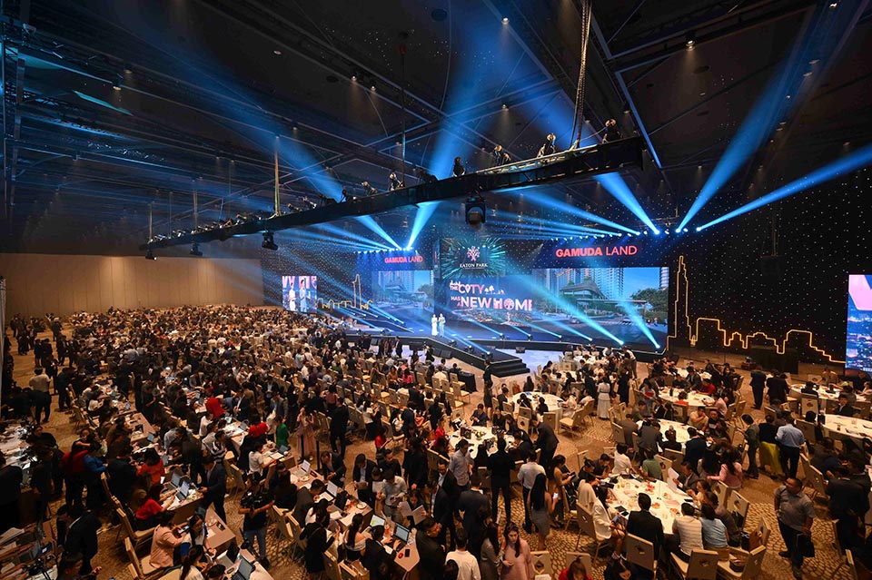 A large number of investors attended the opening sale event of the Eaton Park Saigon project