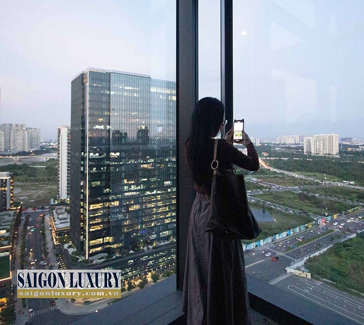 Saigon Luxury customers visit the actual Lofthouse apartment at Opera Thu Thiem project