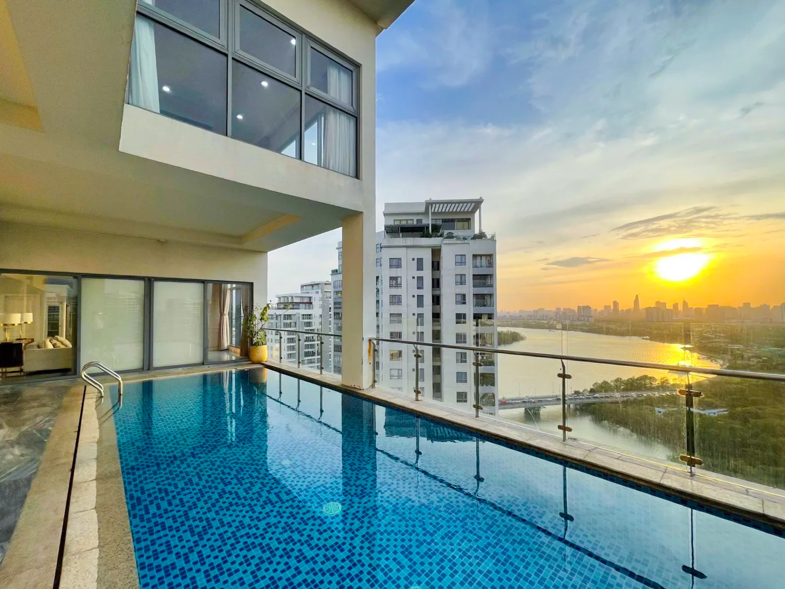 penthouse-hawaii-75-ty1